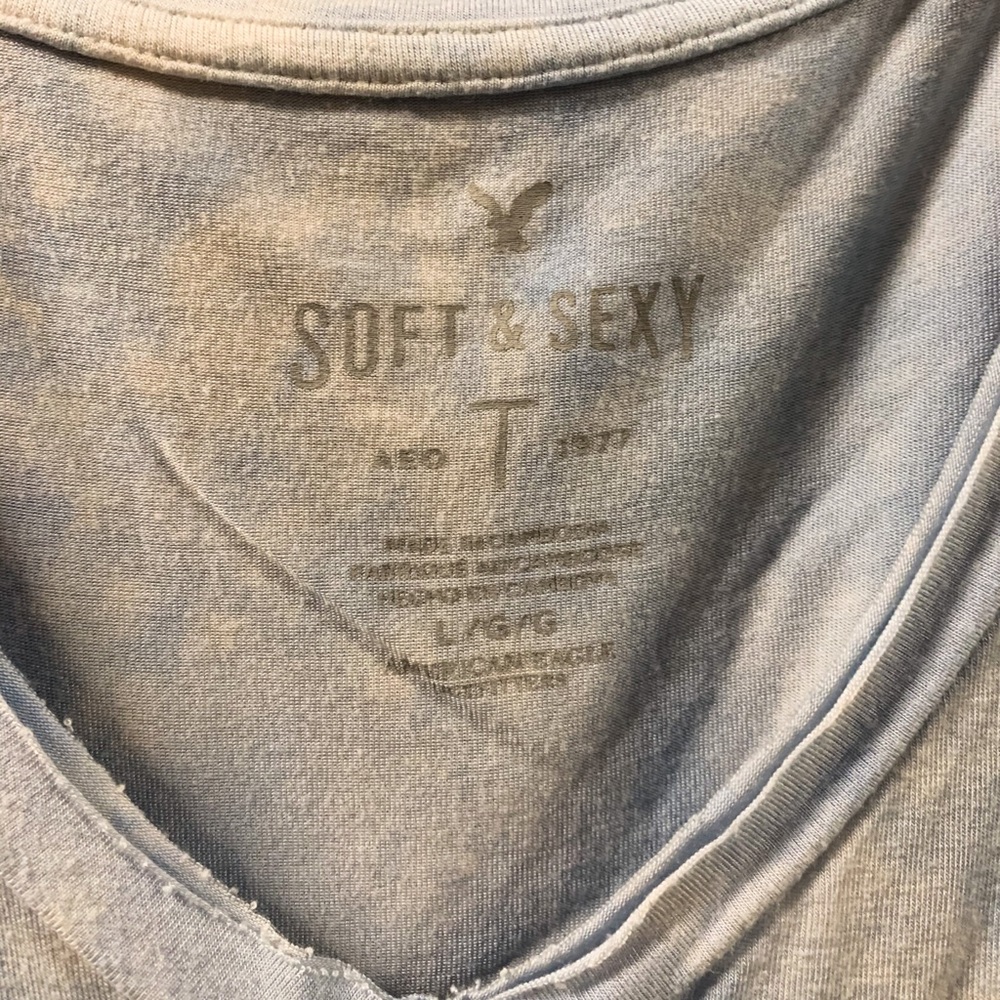 V-Neck Top - Picture 2 of 4